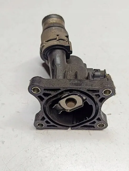 Volvo XC90 2018 Carcasa de termostato 31439968 image 3