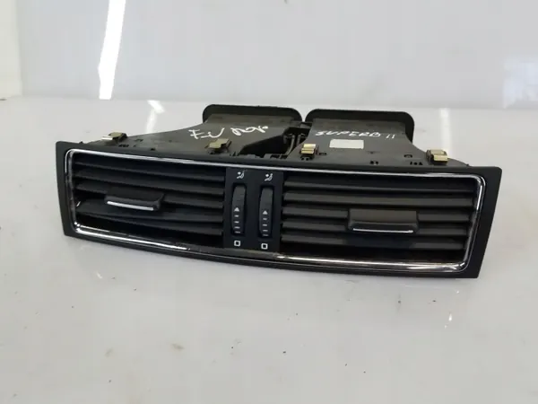 Grille de ventilation centrale Skoda Superb II OEM image 2
