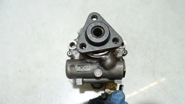 Pompe de direction OEM 7691955334 pour Peugeot 407 2.7HDI image 3