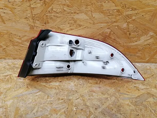 Luz Trasera Izquierda Skoda Superb II 2008-2013 OEM KMR694 image 2