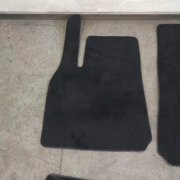 Tesla Model Y Fußmatten Set OEM WLL17733 image 3