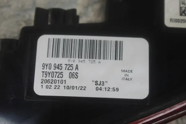 Porsche Cayenne III Vasen Takapuskurivalo OEM 9Y0945725A image 3