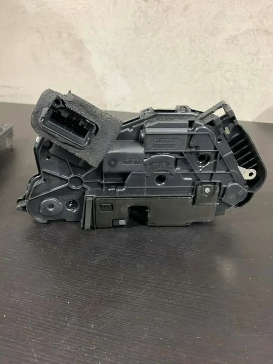 Fram vänster dörrlås Passat B8 Arteon Tiguan image 4