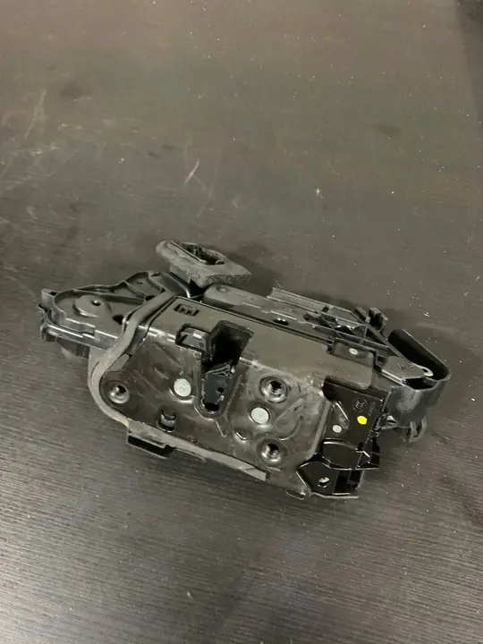 Fram vänster dörrlås Passat B8 Arteon Tiguan image 5