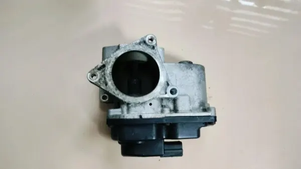 Válvula EGR usada OEM 15702 para VW Passat B7 2.0 TDI image 2