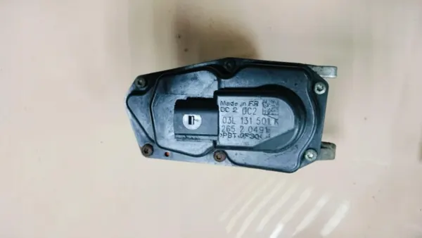 Válvula EGR usada OEM 15702 para VW Passat B7 2.0 TDI image 3