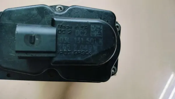 Válvula EGR usada OEM 15702 para VW Passat B7 2.0 TDI image 4