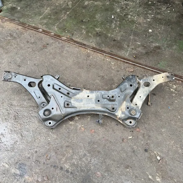 Sous-cadre de suspension avant Hyundai IX35 1.7 CRDI image 3