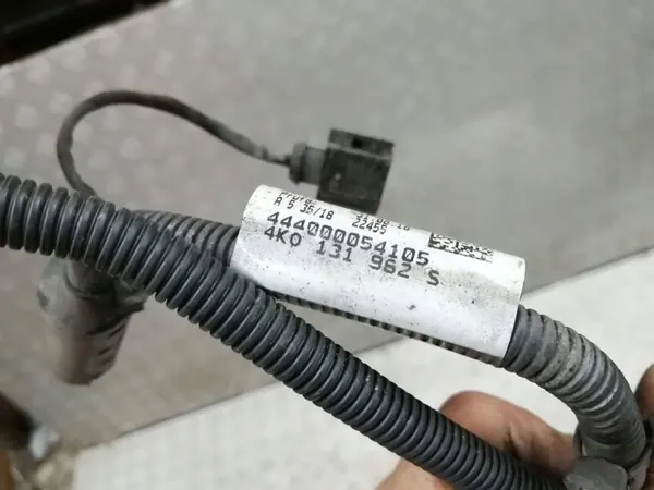 Manguera AdBlue usada OEM 4K0131962S Audi A7 C8 image 3