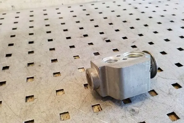 Ilmastointijäähdyttimen venttiili AUDI Q7 3.0L diesel image 2