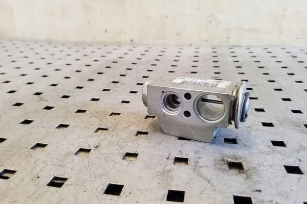 Ilmastointijäähdyttimen venttiili AUDI Q7 3.0L diesel image 3