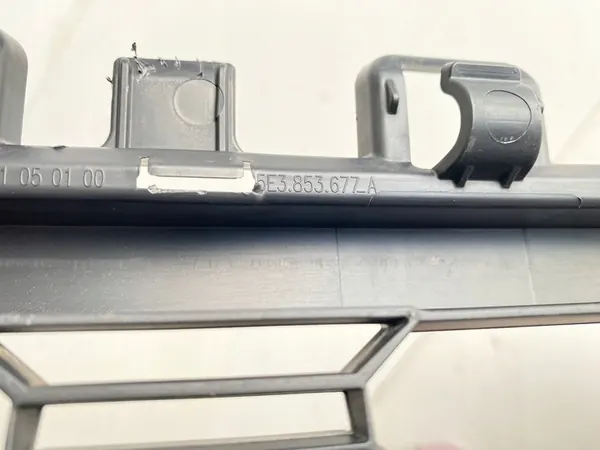 Griglia Paraurti Anteriore Skoda Octavia IV 2020- OEM 5E3853677A image 2