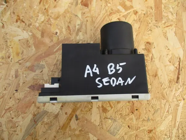 Centrale vergrendelingspomp OEM 8L0862257E Audi A3 A4 A8 image 2