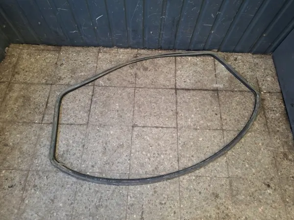Achterruitdichting OEM uszczelka szyby tylnej mercedes w116 image 2