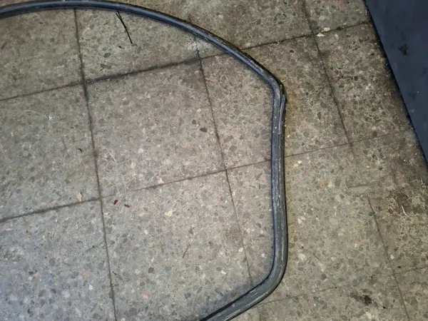 Achterruitdichting OEM uszczelka szyby tylnej mercedes w116 image 3