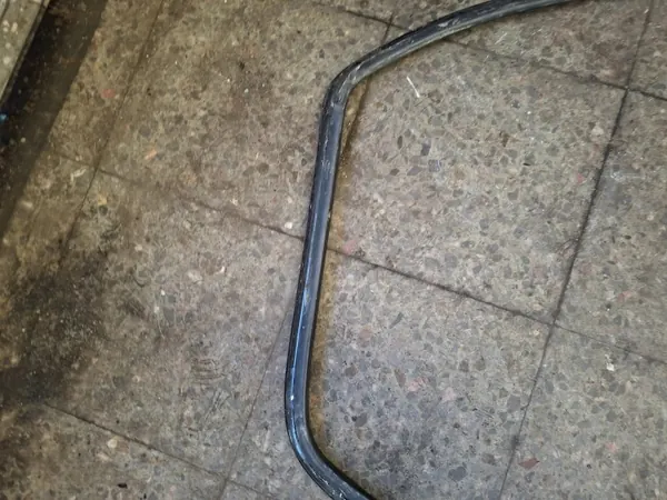 Achterruitdichting OEM uszczelka szyby tylnej mercedes w116 image 4