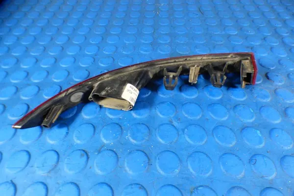 Takapään oikea puskurin heijastin Skoda Kamiq OEM 658945702 image 2