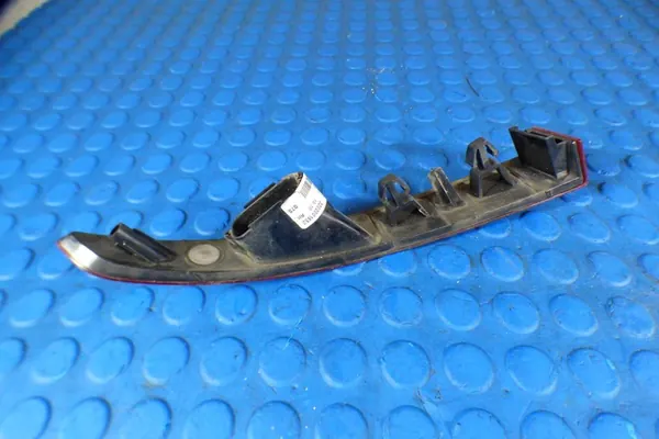 Takapään oikea puskurin heijastin Skoda Kamiq OEM 658945702 image 3