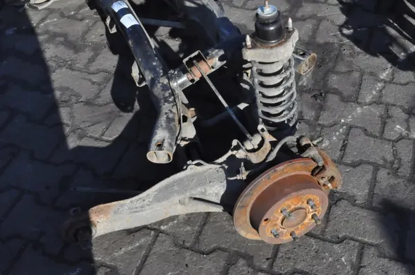 Mitsubishi Lancer VIII 1.8 Hinterachsschwinge OEM 422162 image 4