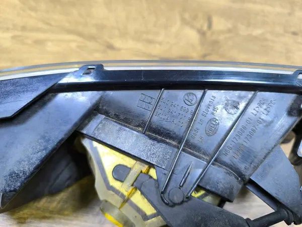 Farol Esquerdo Skoda Fabia II 2 Lift 5J0941699B image 7