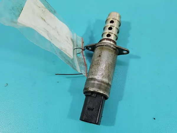 Nokka-akselin sijaintianturi VW Passat B6 3.2 FSI V6 image 3