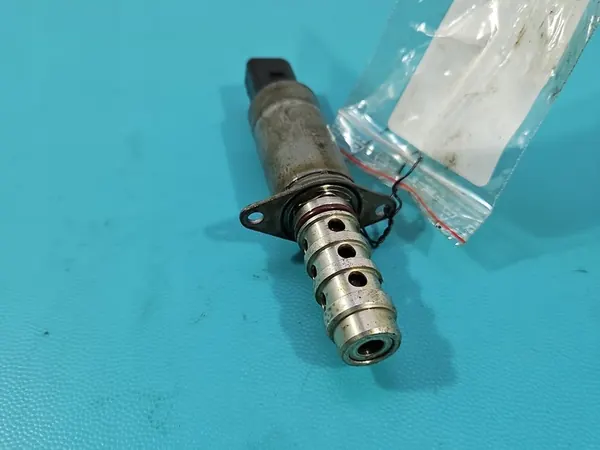 Nokka-akselin sijaintianturi VW Passat B6 3.2 FSI V6 image 4