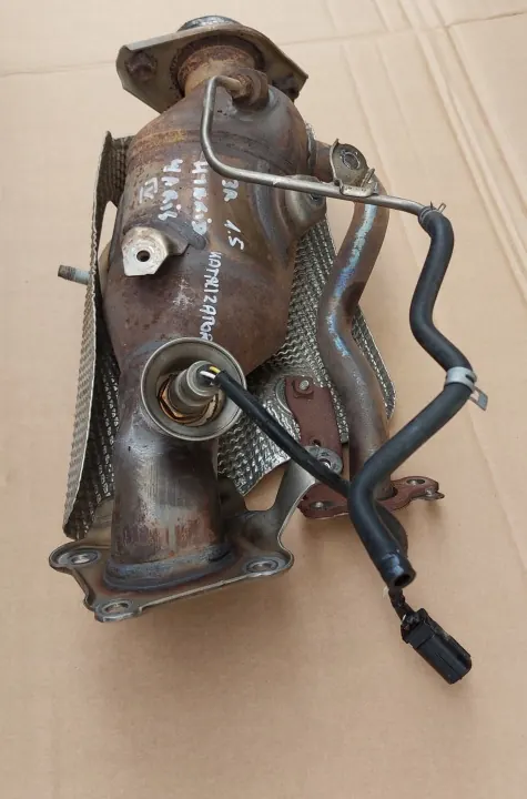Toyota Yaris Cross 1.5 Hybrid KATALIZATOR OEM image 4