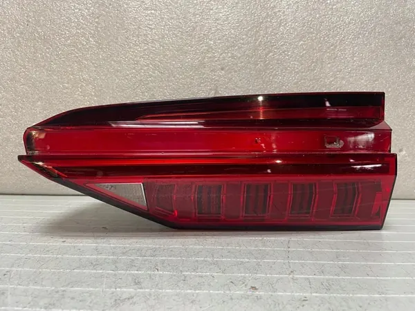 Luz trasera derecha Audi A6 C8 image 2