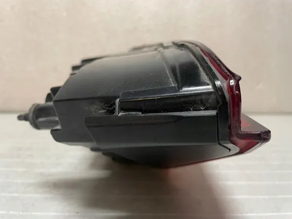 Luz trasera derecha Audi A6 C8 image 6