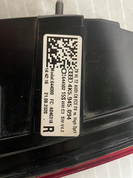 Luz trasera derecha Audi A6 C8 image 9