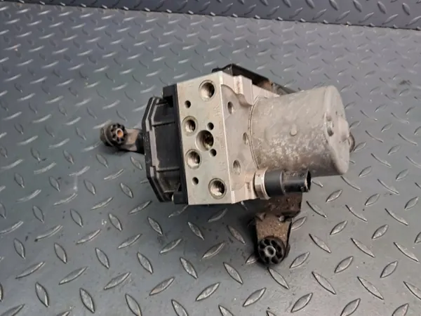 Jarrupumppu OEM 6762113 BMW 325xi 330xi 330xd:lle image 4