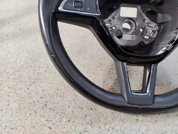 Volante Multifunção OEM 5E0419091BQ46 para Skoda image 5