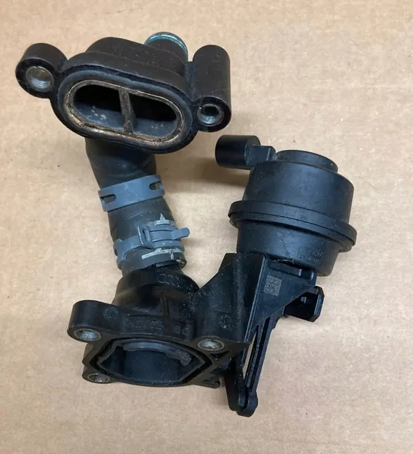 Audi 3.0 TDI Moottorin jäähdytyksen säätöventtiili 059121737B image 2