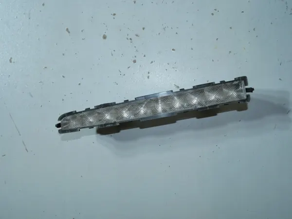 Luz de freno adicional Volkswagen OE 7E1945097 usado image 2
