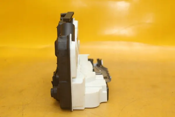 Bakre Höger Dörrlås 6 Pin Skoda Fabia II image 9