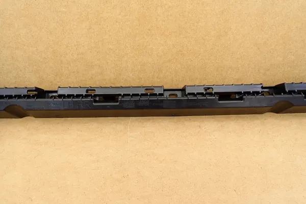 Volvo OE 32216525 vasen taka kynnyskiinnitys image 4