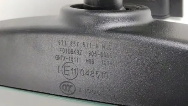 Audi E-tron GT Taustapeili OEM 971857511A image 9