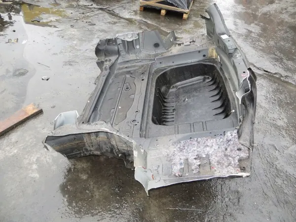 Parachoques trasero Mercedes W205 OEM c/1118 Usado image 6