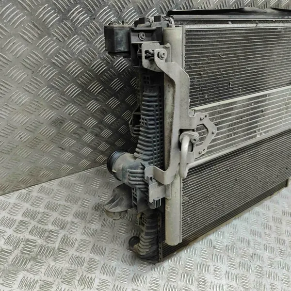 VW Amarok jäähdytysosa OEM 2H0121203K - Käytetty image 3