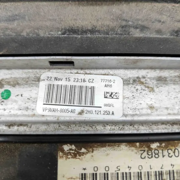 VW Amarok jäähdytysosa OEM 2H0121203K - Käytetty image 6