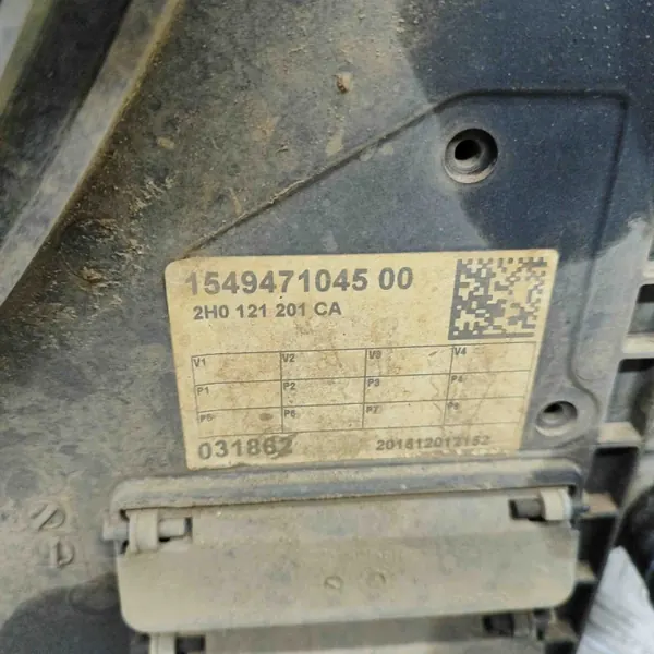 VW Amarok jäähdytysosa OEM 2H0121203K - Käytetty image 8