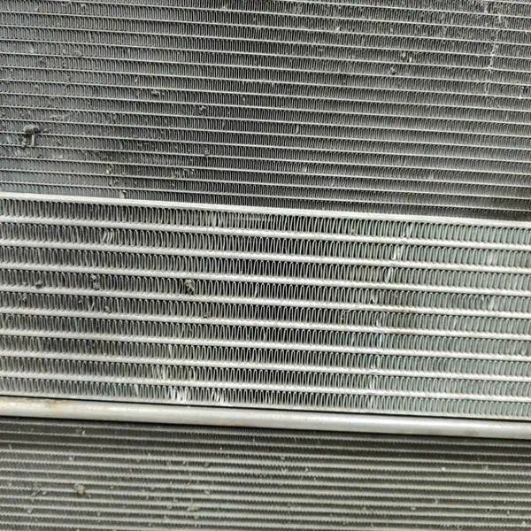 VW Amarok jäähdytysosa OEM 2H0121203K - Käytetty image 9