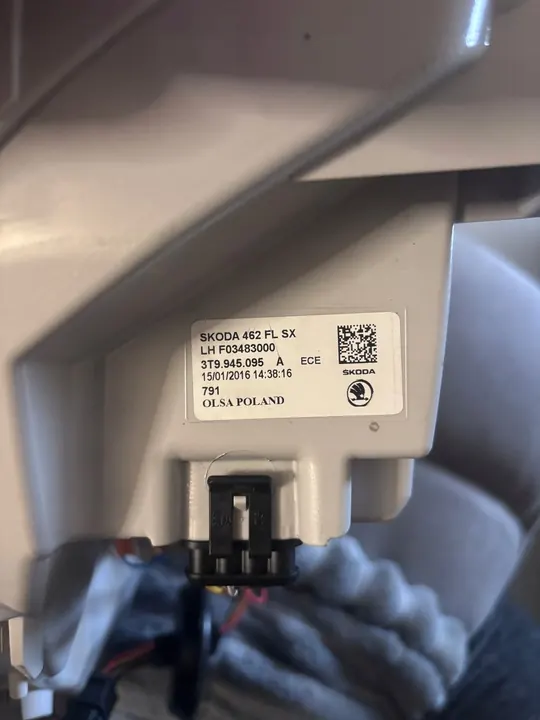 Luz trasera izquierda Skoda Superb 2 Lift (3T) LED 3T9945095A image 3