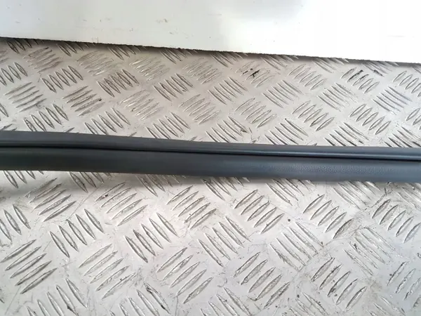Junta da porta Kia Niro OEM RUM37337 - Usada image 3