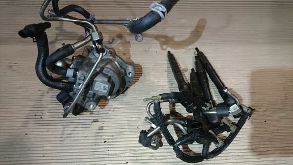 Bomba de inyección OEM 04B130755F para 1.6 TDI image 2