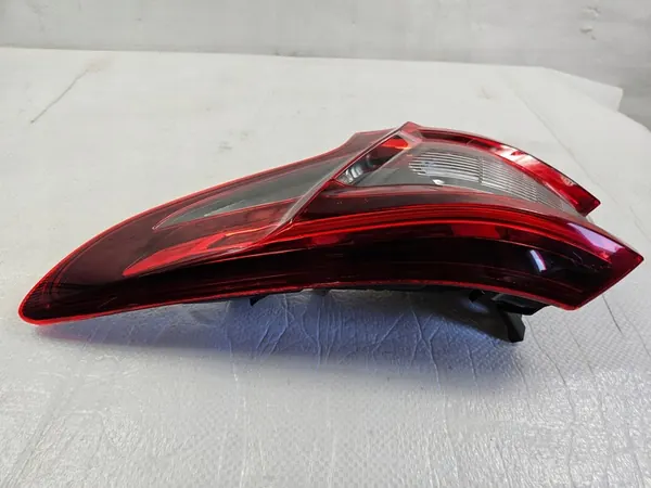 Luz trasera derecha Nissan Qashqai II J11 Lift OEM 26550 HV00A image 10