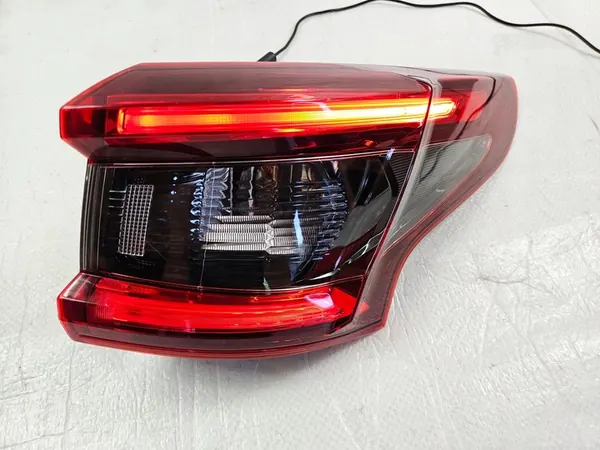 Luz trasera derecha Nissan Qashqai II J11 Lift OEM 26550 HV00A image 4