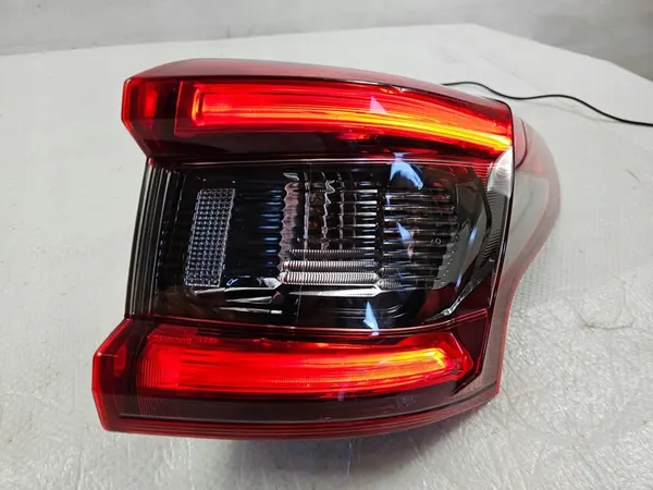 Luz trasera derecha Nissan Qashqai II J11 Lift OEM 26550 HV00A image 5