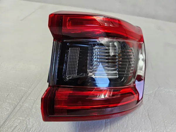 Luz trasera derecha Nissan Qashqai II J11 Lift OEM 26550 HV00A image 7