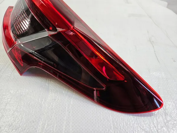 Luz trasera derecha Nissan Qashqai II J11 Lift OEM 26550 HV00A image 9